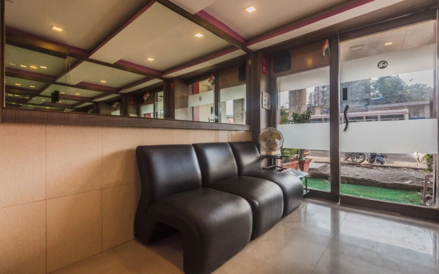 OYO 8311 Hotel Galaxy Residency