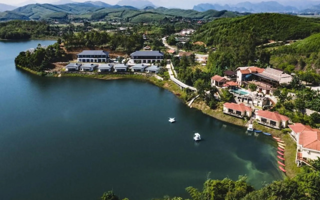 Phong Nha Lake House