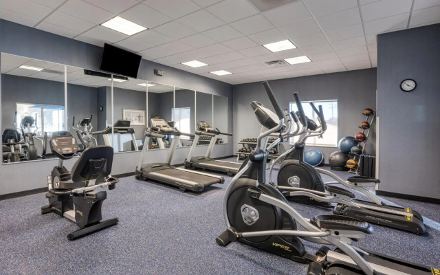 Holiday Inn Express & Suites Edwardsville by IHG