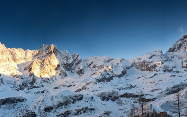 Contemporary Apartment in Breuil-Cervinia near Ski Area