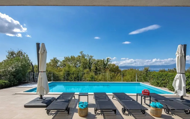 Villa Luxor With Heated Pool