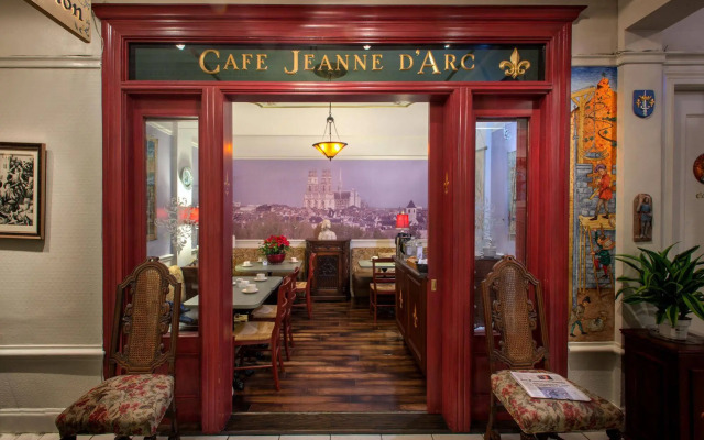 Cornell Hotel de France
