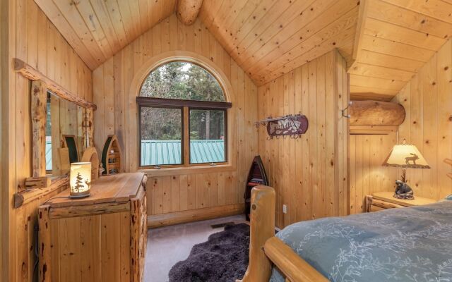 Moosehead Lodge 3 Bedroom Home by NW Comfy Cabins