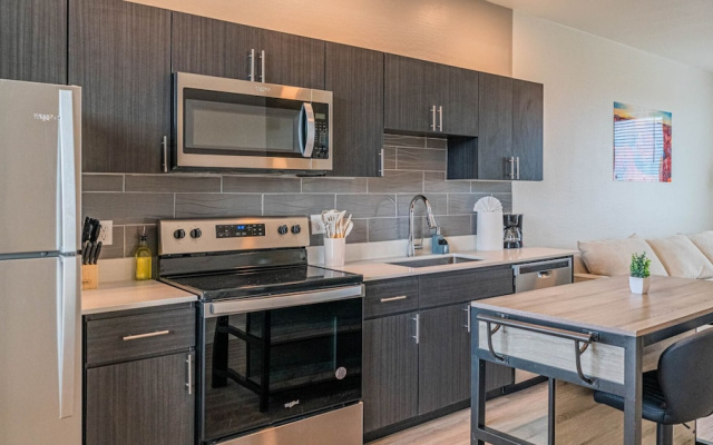 Sleek Stay 4mins to State Farm Stadium