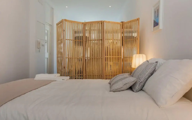 Typical Light Filled Graça Apartment, By TimeCooler