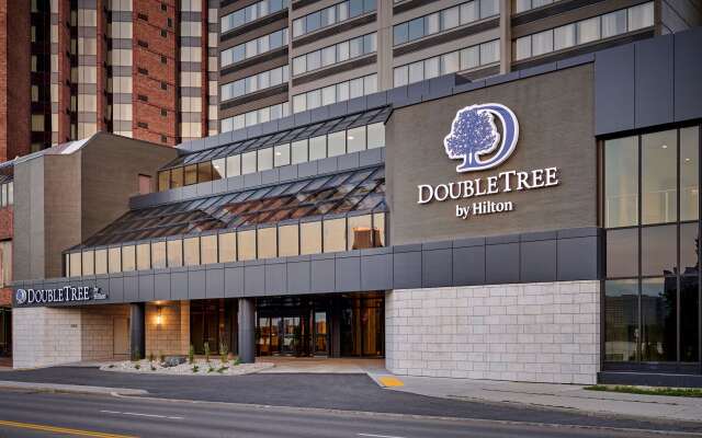 DoubleTree by Hilton Windsor Hotel & Suites