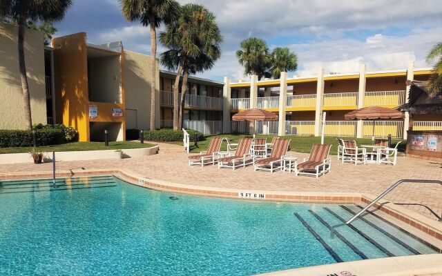 Days Inn & Suites by Wyndham Clermont