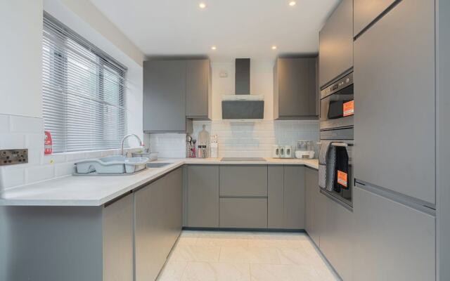 Stunning 3 Bedroom House-tottenham Stadium-parking