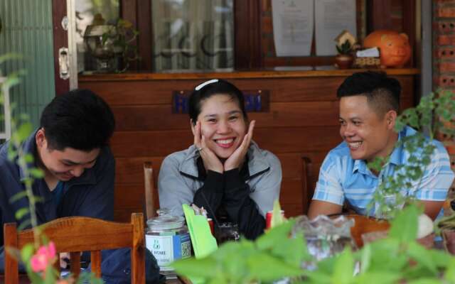 Be Home 3 Hostel and Bungalow