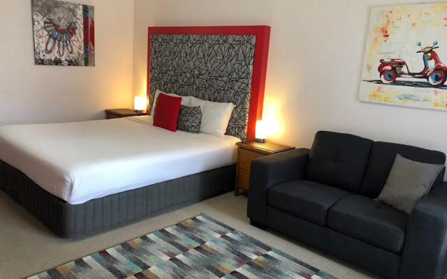 Avaleen Lodge Motor Inn