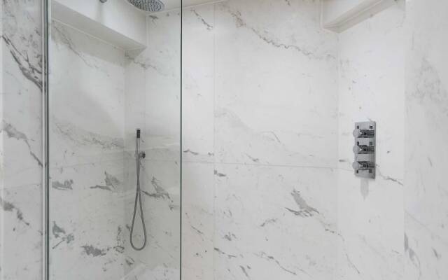 2 Luxe BDR Hans Place by The Residences