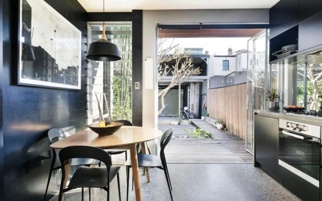 Spacious Modern Terrace House With Free Parking