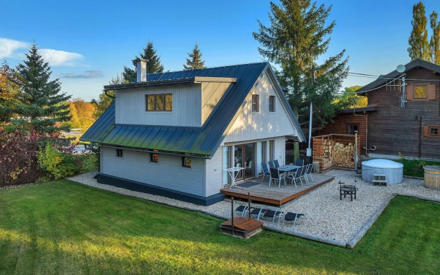Villa in Dolni Branna With Sauna