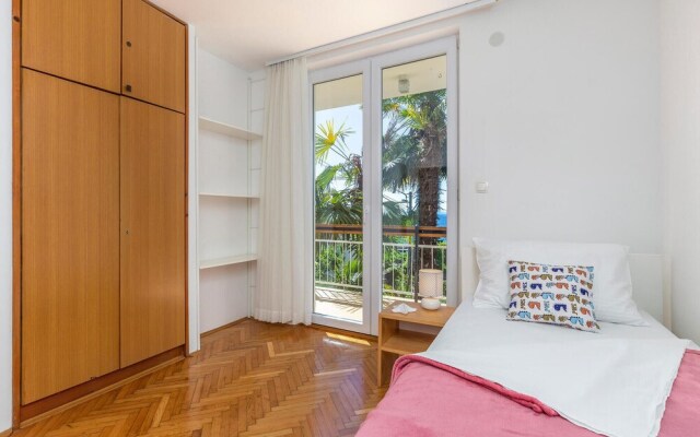 Stunning Apartment in Icici With Wifi and 2 Bedrooms