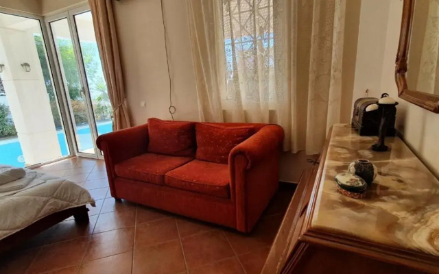 Athenian Luxury Villa in Glyfada