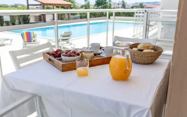 Carmona A com Vista Para a Piscina