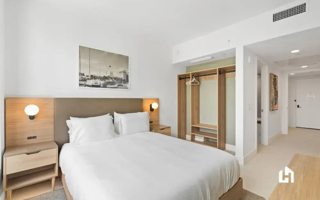 Stylish Apartments with Partial Ocean Views in Downtown