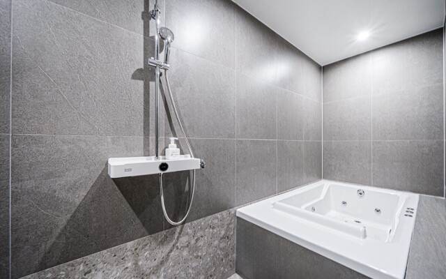 Poverta Stay Hotel