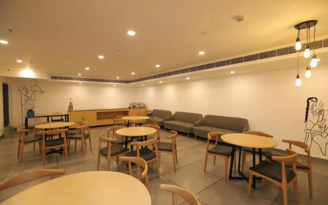 Qotel Hotel La Sarane Preet Vihar