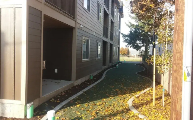 Autumn Leaf Furnished Apartments