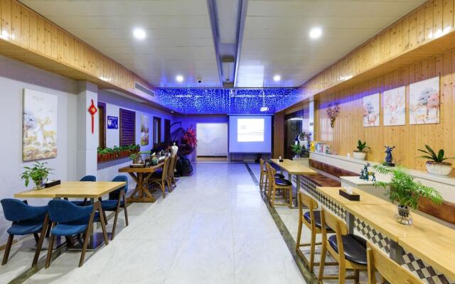 Fu Yin Su Disneyland Pudong Airport