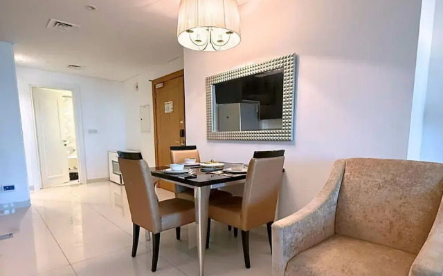 Capital Bay Comfort Studio city view