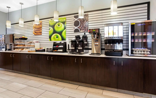 La Quinta Inn & Suites by Wyndham Chicago - Lake Shore