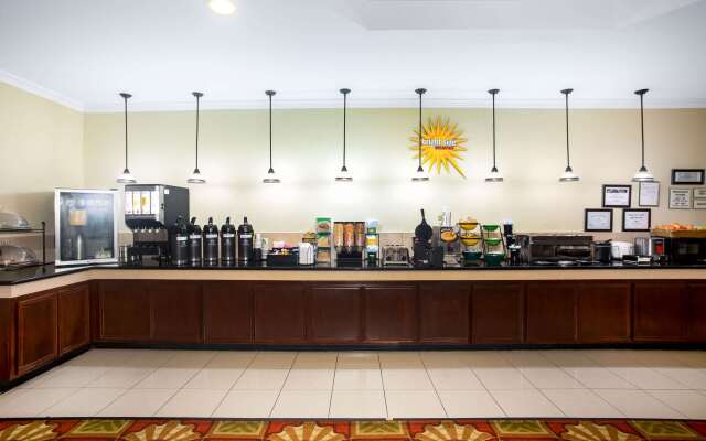 La Quinta Inn & Suites by Wyndham Columbus TX