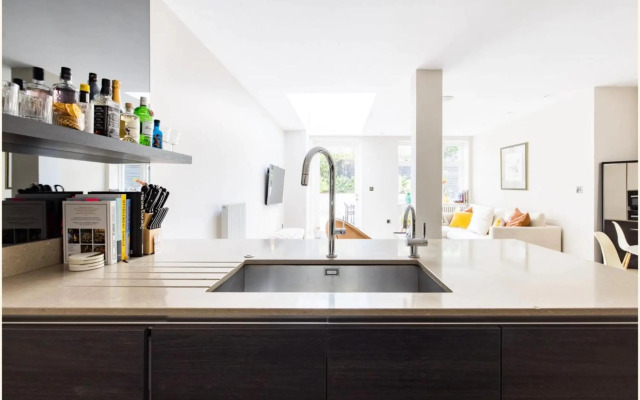 Homely and Chic 2 Bed Apartment with Garden Patio