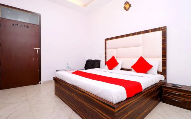 Hotel Red Velvet Inn by OYO Rooms