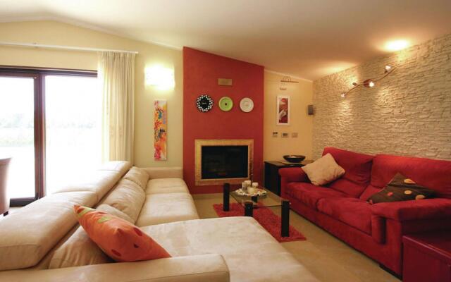 villa with private pool and air conditioning