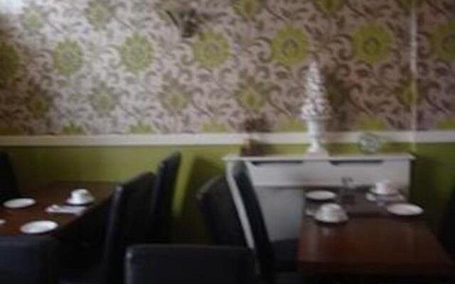 Cross Street Guesthouse & B & B