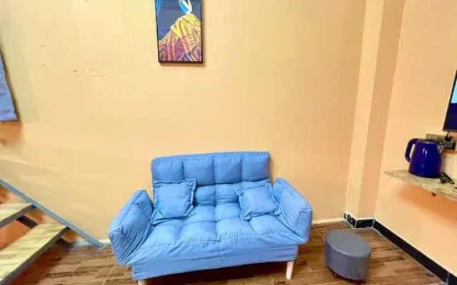 Chihiro Apartment (Guangzhou Shangxiajiu children's Hospital )