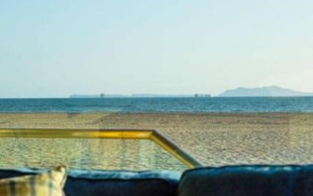 Stunning Hollywood Beach Ocean Front Home-0xnard