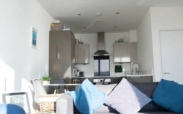 Stunning 1 Bedroom Riverside Apartment