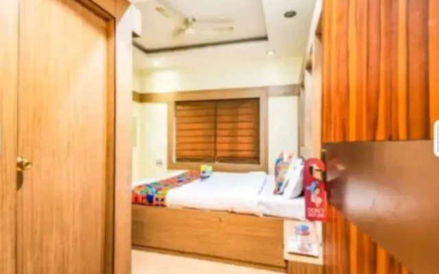 Goroomgo The Moon Residency Kolkata