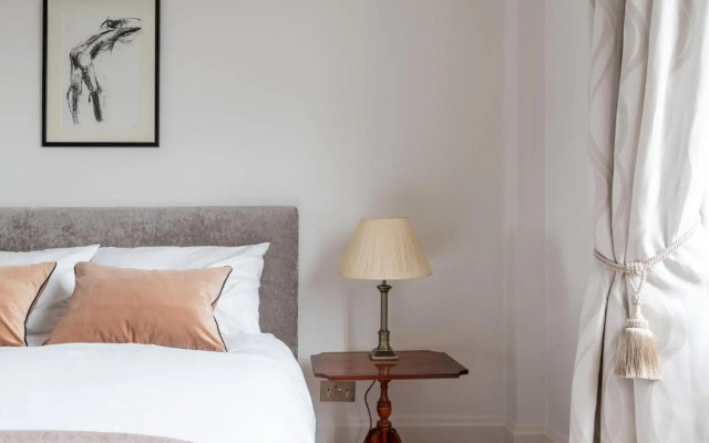 Stylish Art Deco 1 bedroom in West London