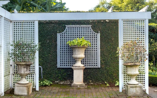 Taunton Manor
