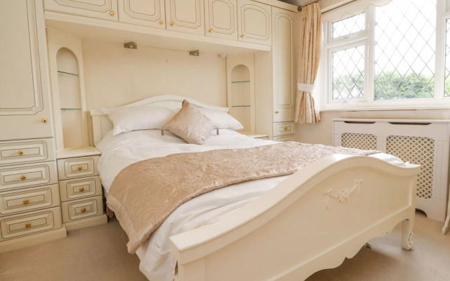 23 Wolsey Close