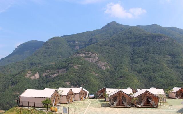 Muju ppalgang chima resort glamping