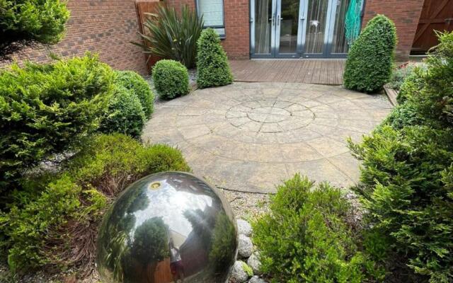 Holiday Home In Cardiff, Sleeps 8