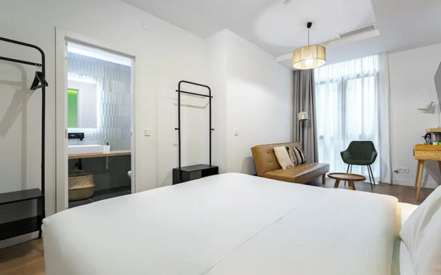 Vallecas Suites by Olala Homes