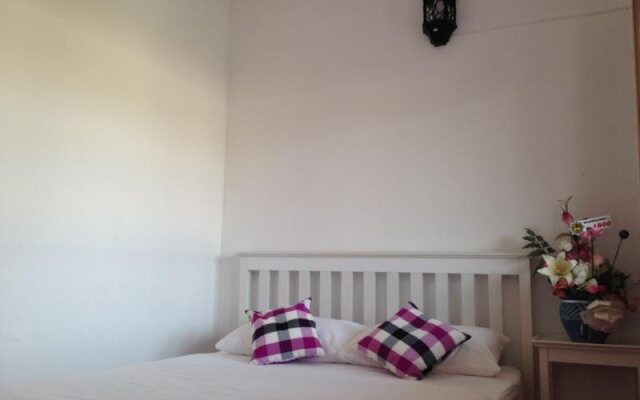 Kayom House - White Meranti House & Resort