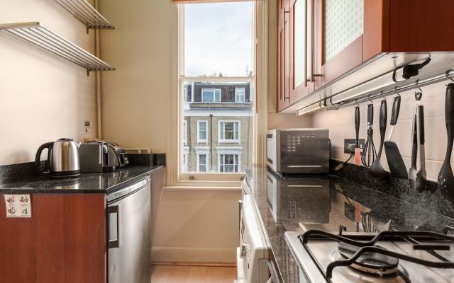 Bright Eardley Crescent Nest