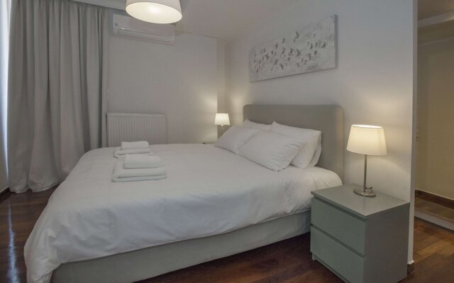 Elegant residence with Panoramic view to Acropolis by GHH