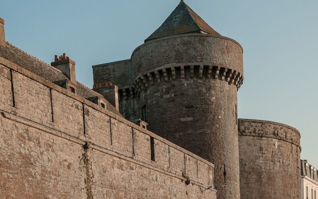 Comfortable semi-detached holiday home 700m from the beach in Brittany