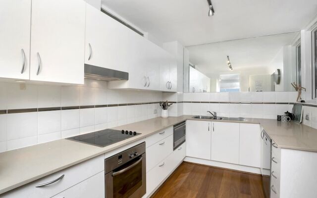 Beautiful 2 Bedroom Apartment Overlooking Manly Wharf - MAN29