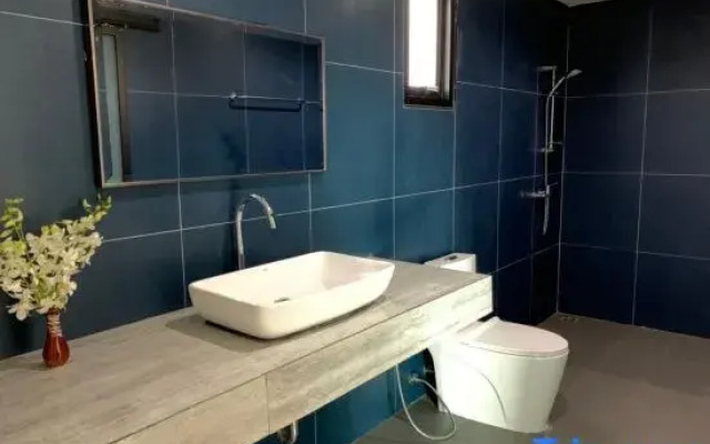 Hillside Studio Vacation Apartment with Pool