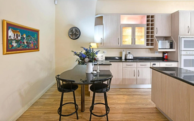 Petit Plaisir is a Romantic Self-catering Cottage on the Side of the Village no1