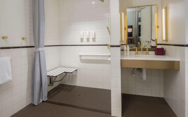 Hotel Savoy Kansas City, Tapestry Collection by Hilton